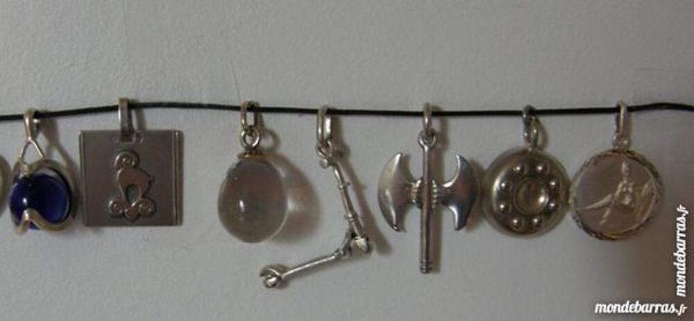 7 Pendentifs Divers Bijoux et montres