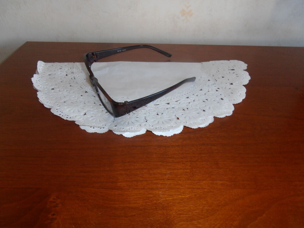 Lunettes loupe (27) Bijoux et montres
