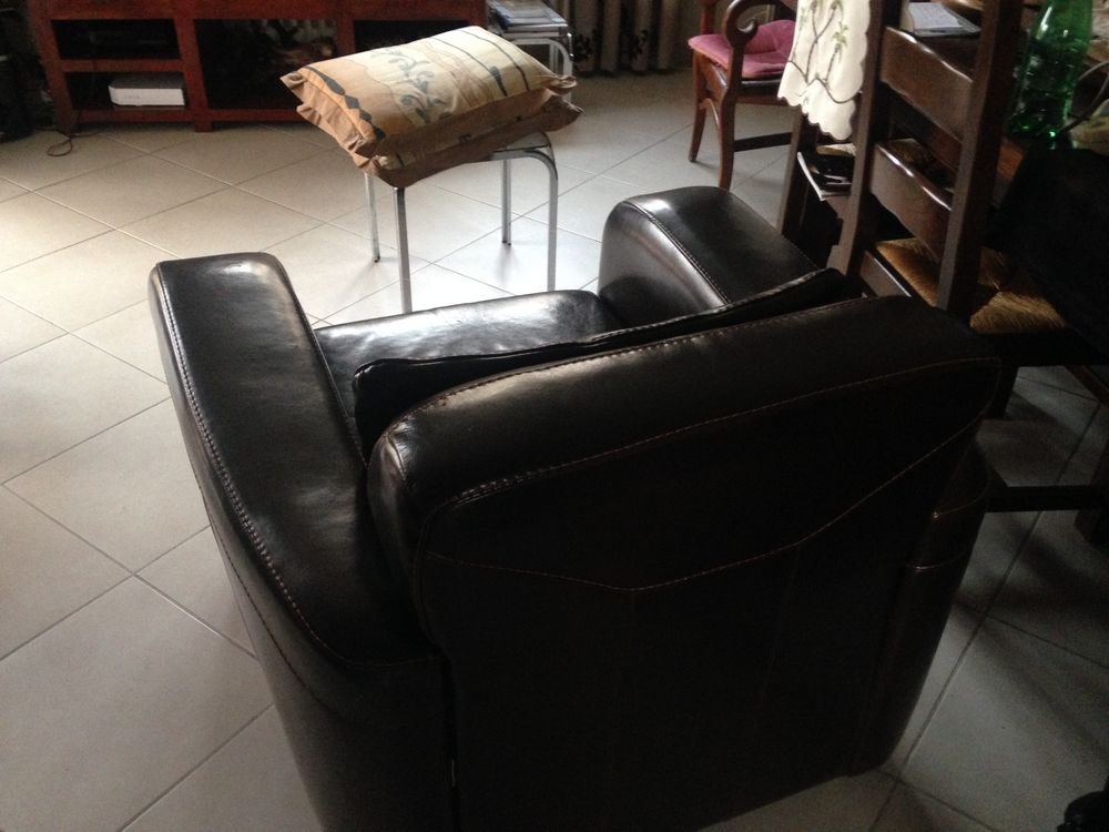canap&eacute; et fauteuil assortis Meubles