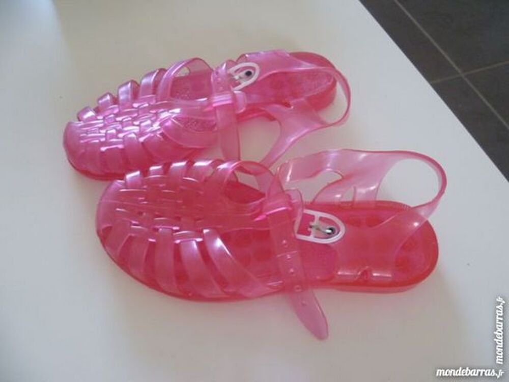 chaussures plastique rouge plage Chaussures