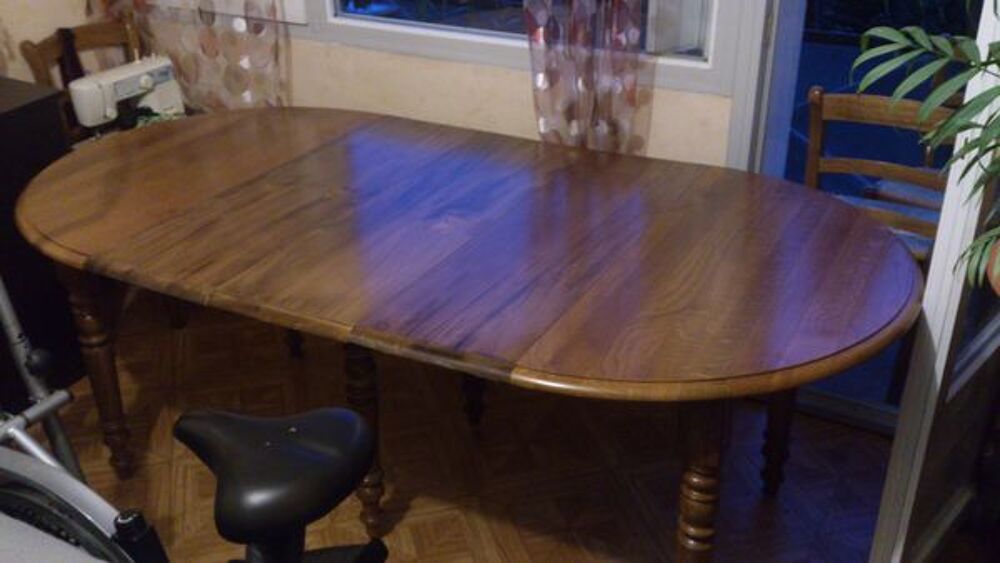 Table et chaises en bois Meubles
