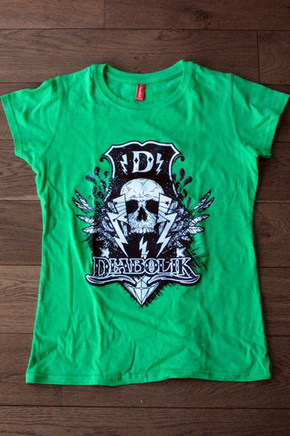 tee-shirt femme taille S marque Diabolik Vêtements