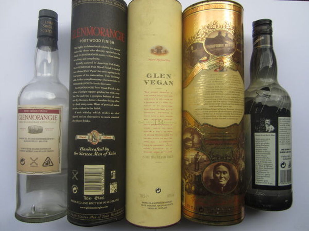 Bo&icirc;tes, Tubes et bouteilles de whisky

