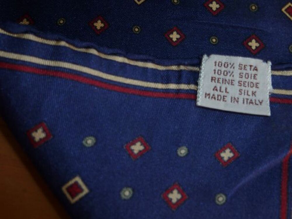 POCHETTE pour COSTUME en soie bleue Vêtements