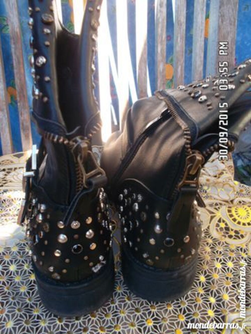 bottes clout&eacute;es noires t.39 Chaussures