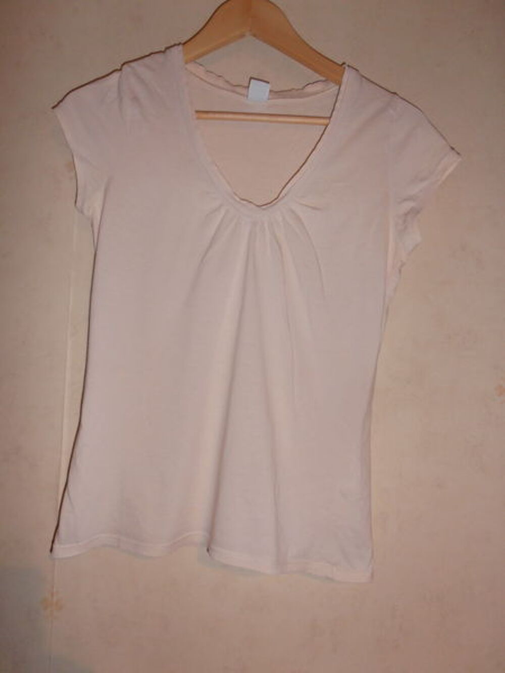 Tee-shirt Cama&iuml;eu beige ros&eacute; (77) Vêtements