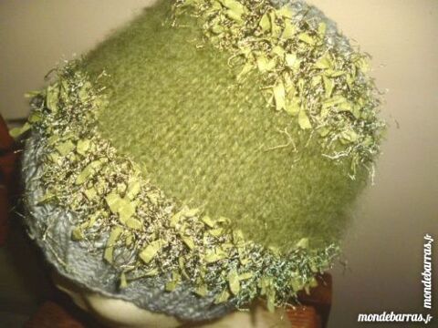  Bonnet Femme tricot� main Fait Main    Anny BLATT     18 Argenton-sur-Creuse (36)