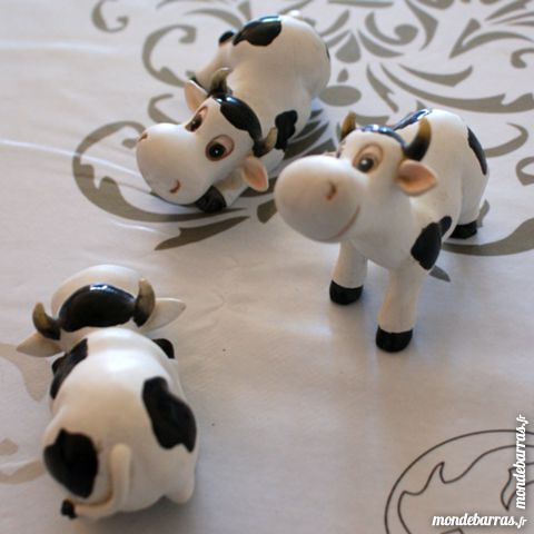 Statuettes vaches en résine 10 Cabestany (66)