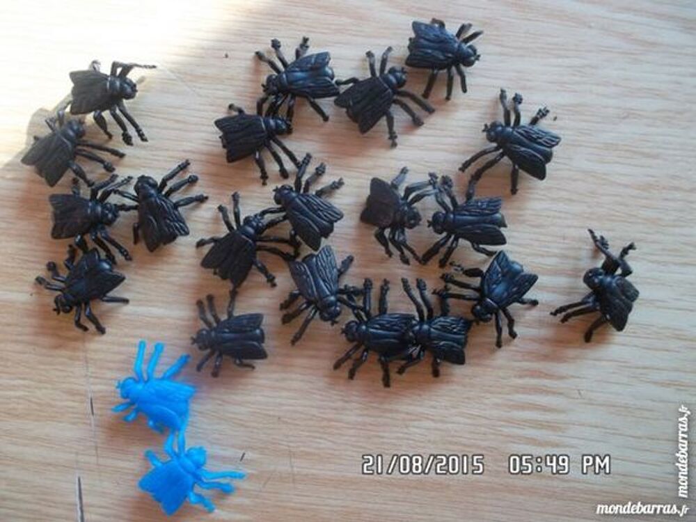 19 MOUCHES NOIRS Jeux / jouets
