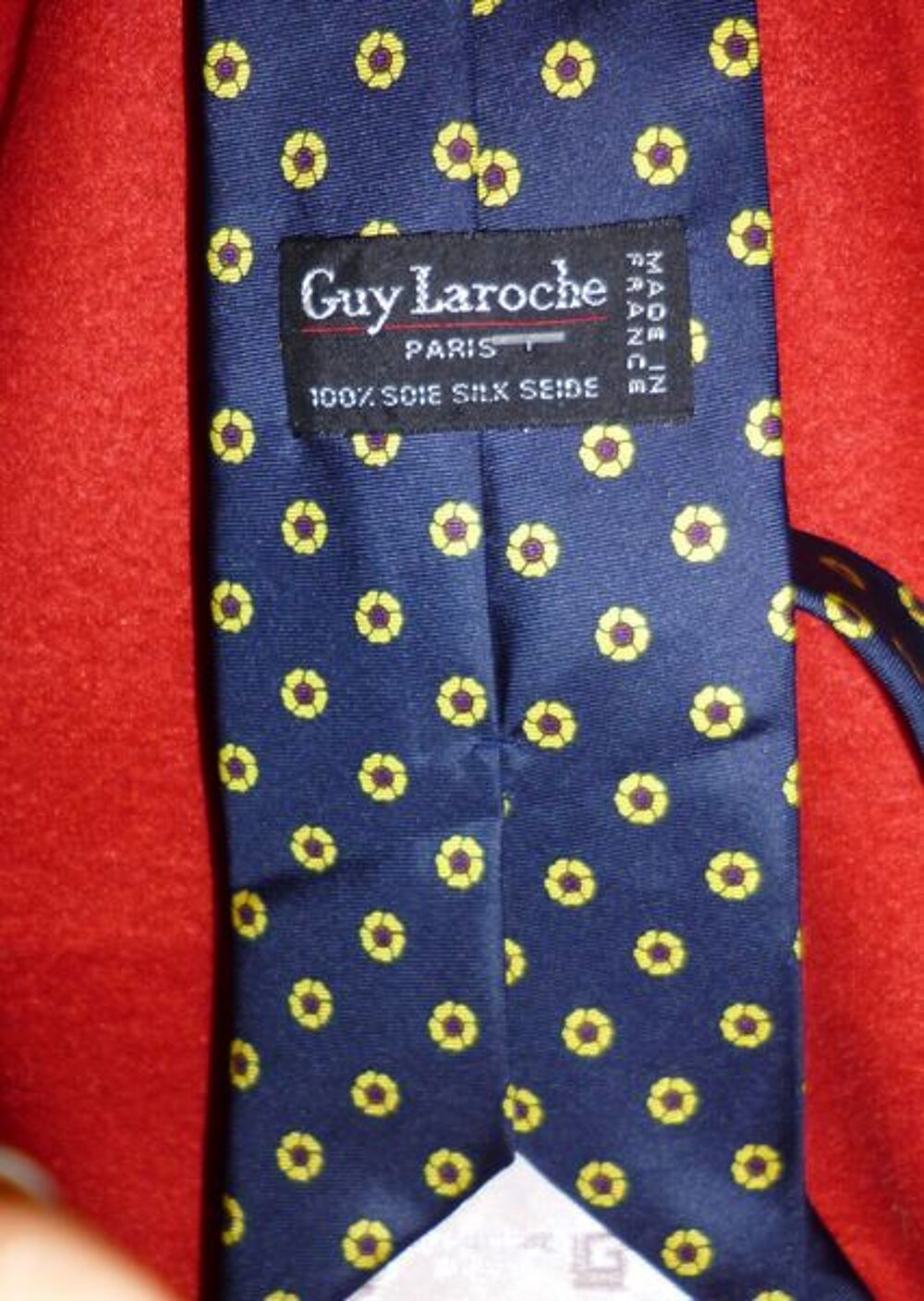CRAVATTE NEUVE GUY LAROCHE Vêtements