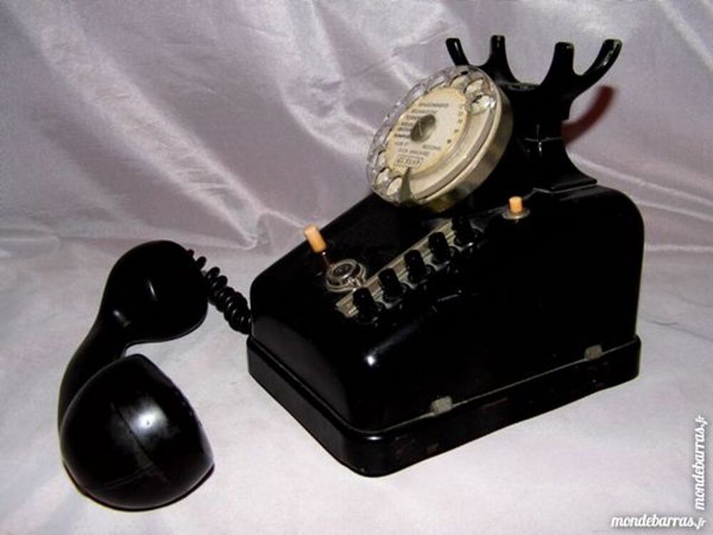 Ancien t&eacute;l&eacute;phone bakelite noir standard art deco Décoration