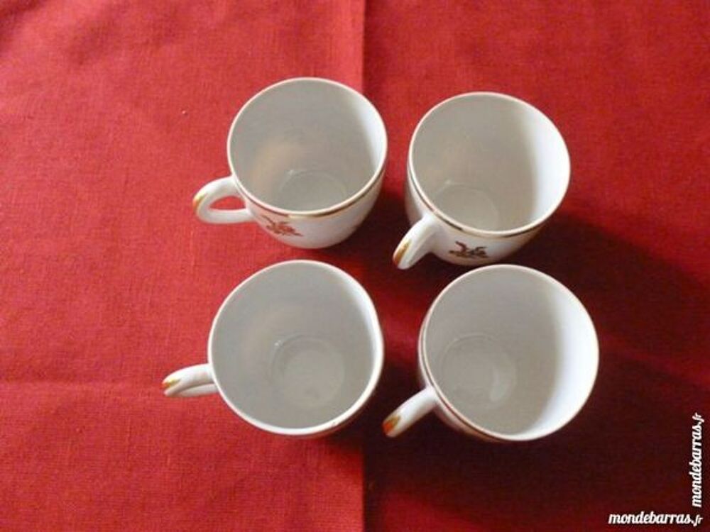4 Tasses &agrave; caf&eacute; anciennes en porcelaine Cuisine
