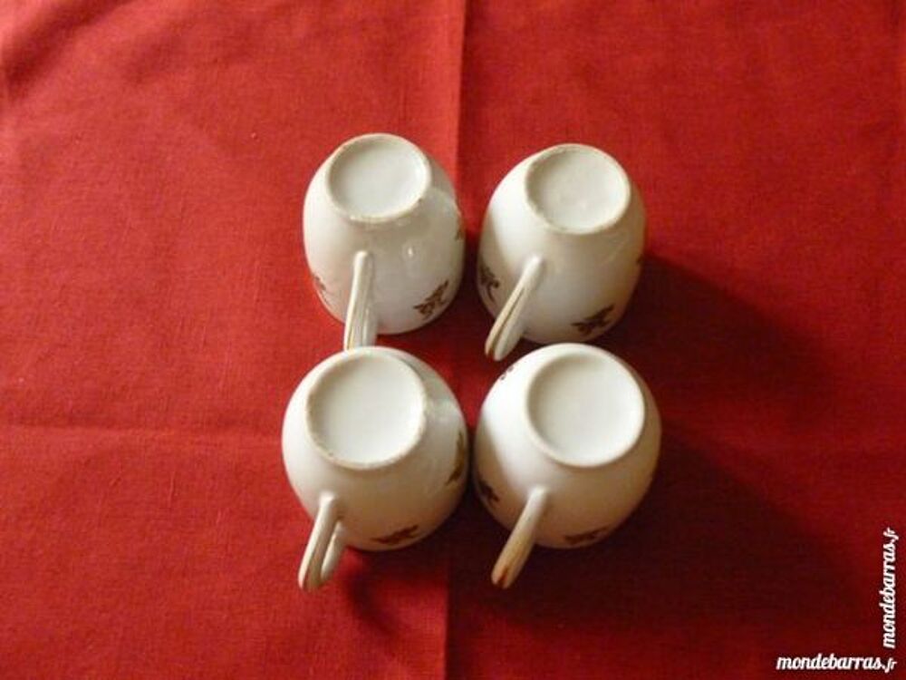 4 Tasses &agrave; caf&eacute; anciennes en porcelaine Cuisine