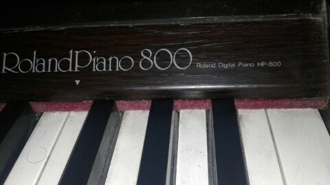 piano Roland 450 Livry-Gargan (93)