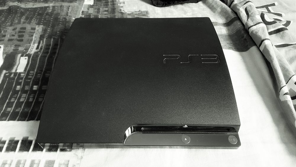 Playstation 3 slim + 7 jeux + 2 manettes Consoles et jeux vidéos