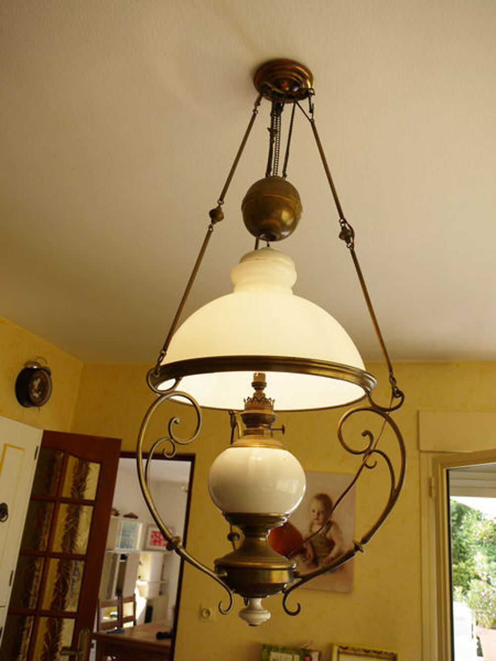 suspension en laiton et opaline Décoration