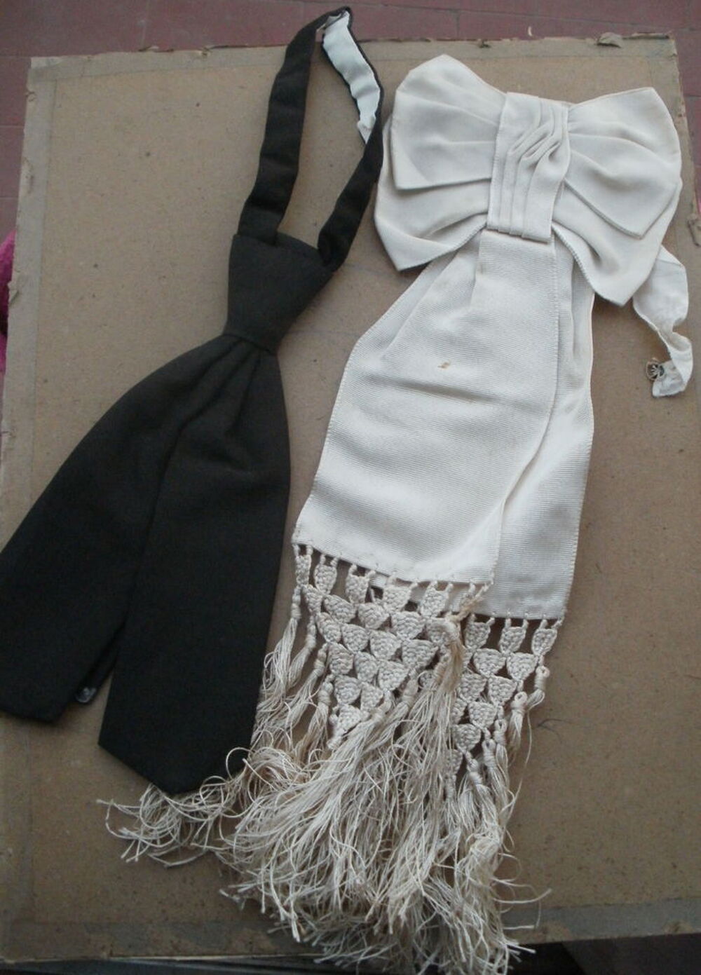 Cravate et brassard anciens de communion Vêtements enfants