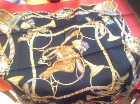  Beau foulard de style 10 Six-Fours-les-Plages (83)