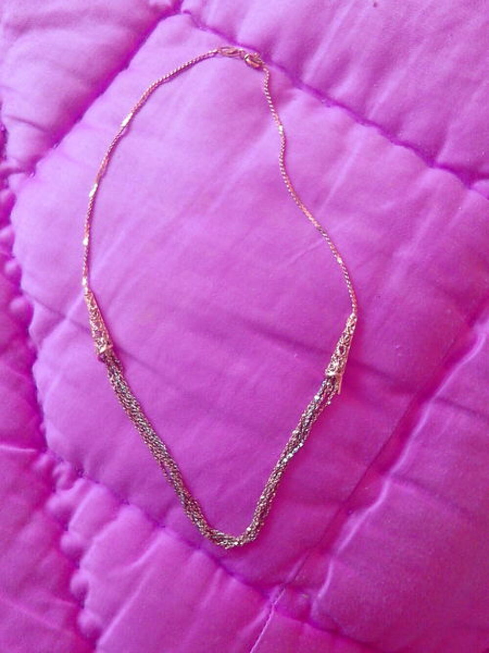 collier tres original Bijoux et montres