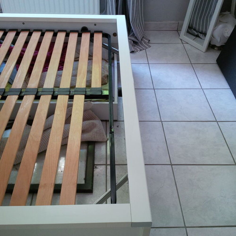 Lit laqu&eacute; blanc 140x190 Meubles