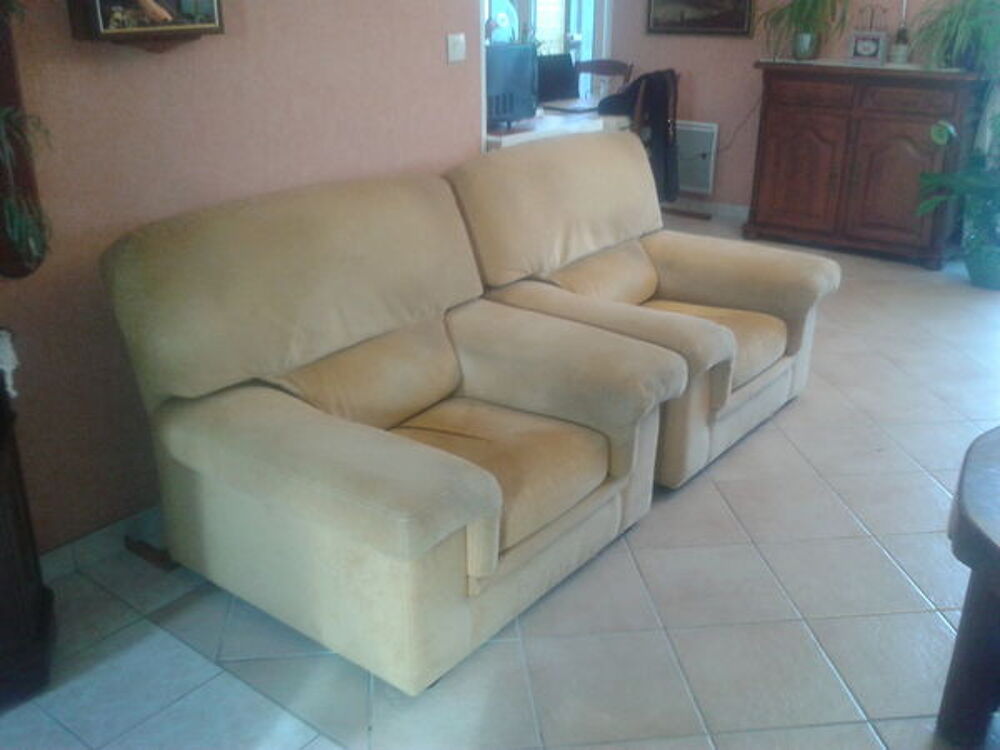 canap&eacute; plus deux fauteuils (alcantara) Meubles