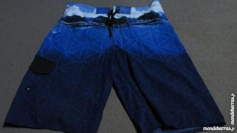 SHORT DE BAIN «VUE DES ILES DAUPHINS» Taille XL 10 Saint-Genis-Laval (69)
