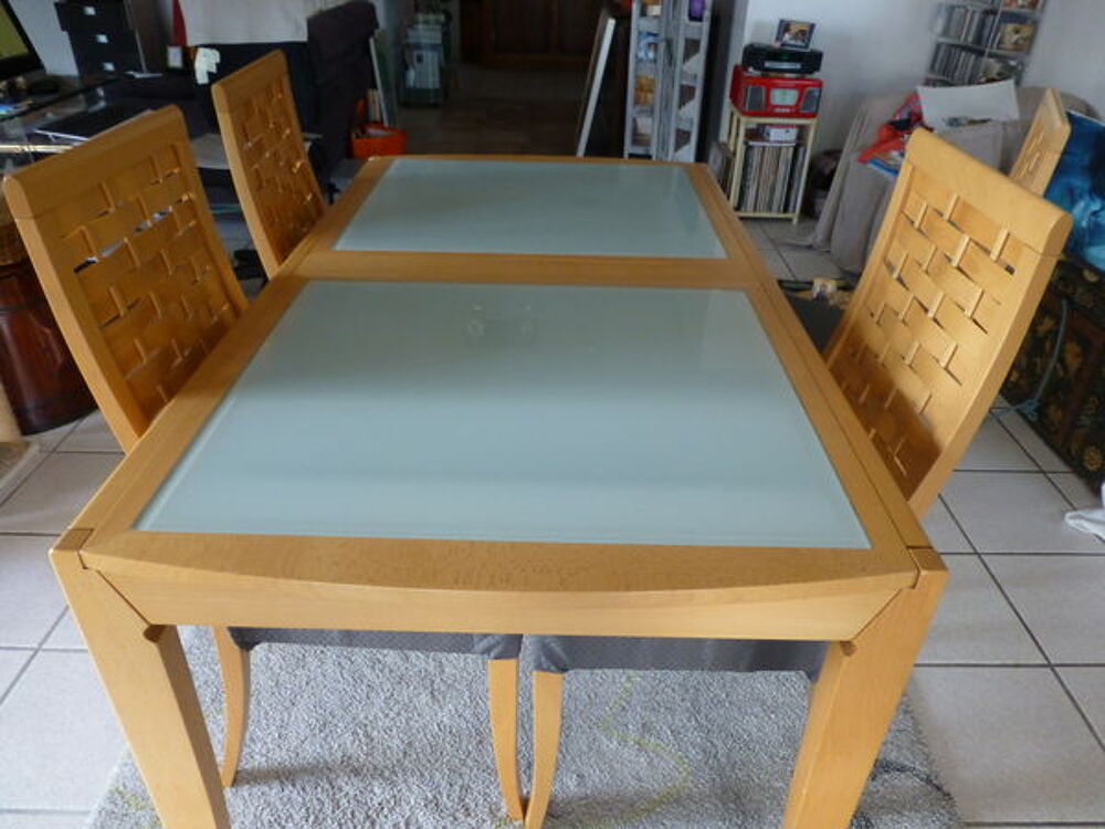 Table et chaises de salle &agrave; manger Meubles
