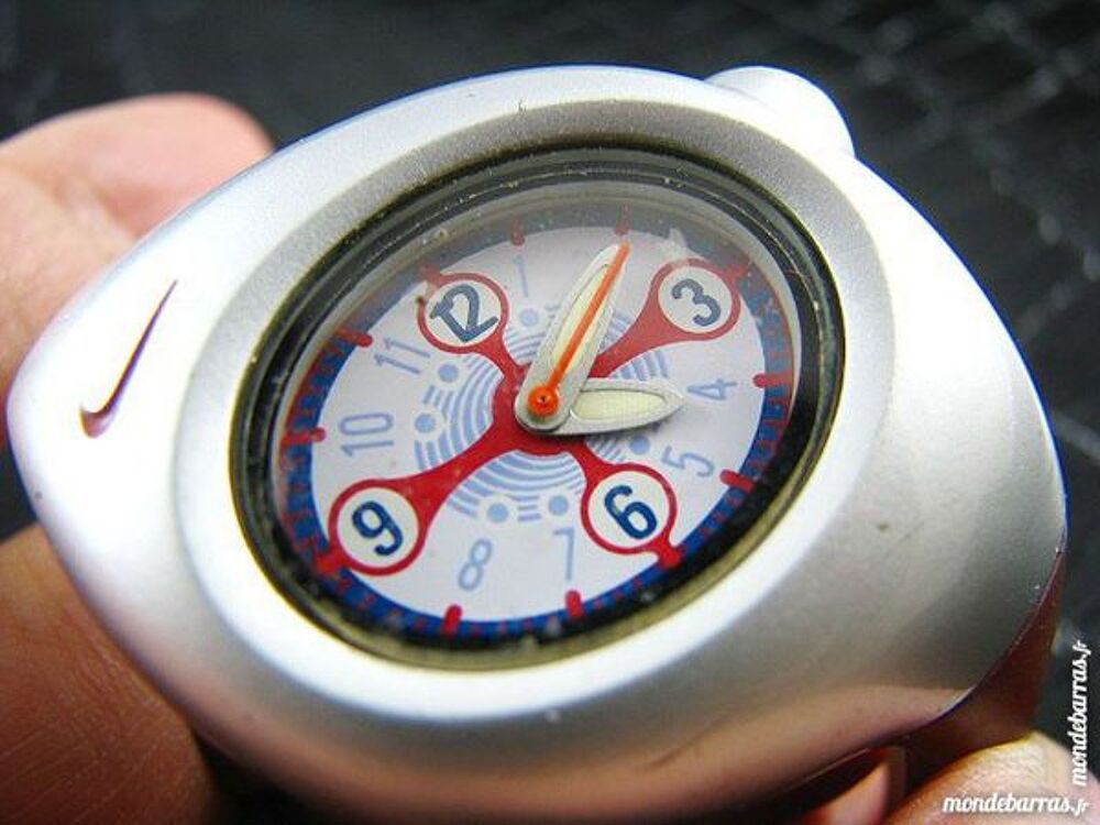 NIKE collection montre DIV0113 Bijoux et montres