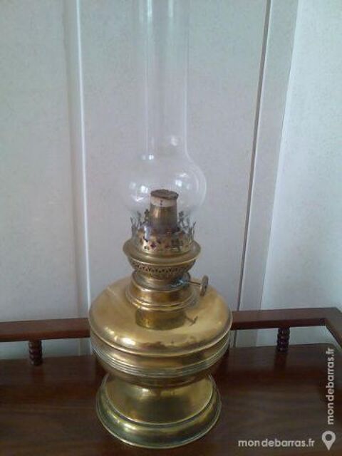 Lampe  ptrole cuivre jaune 55 Laragne-Montglin (05)