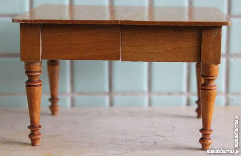 Table &agrave; rallonges maison de poup&eacute;e Jeux / jouets