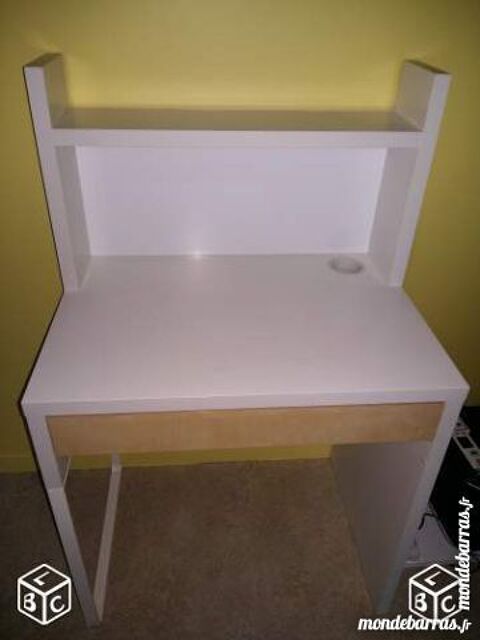 Bureau IKEA Micke trs bon tat PETIT PRIX 25 Cuincy (59)