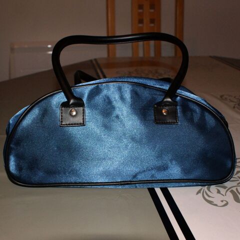 Sac demi lune bleu satiné 5 Cabestany (66)