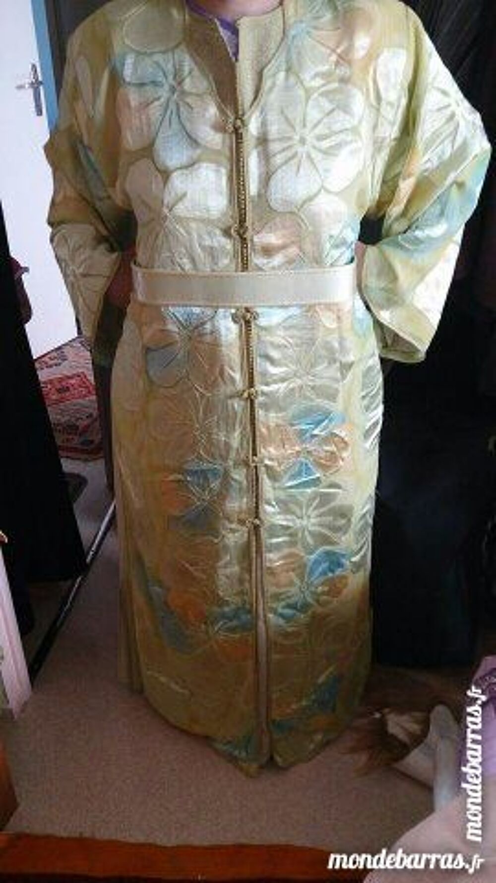 Belles robes traditionnelles Vêtements