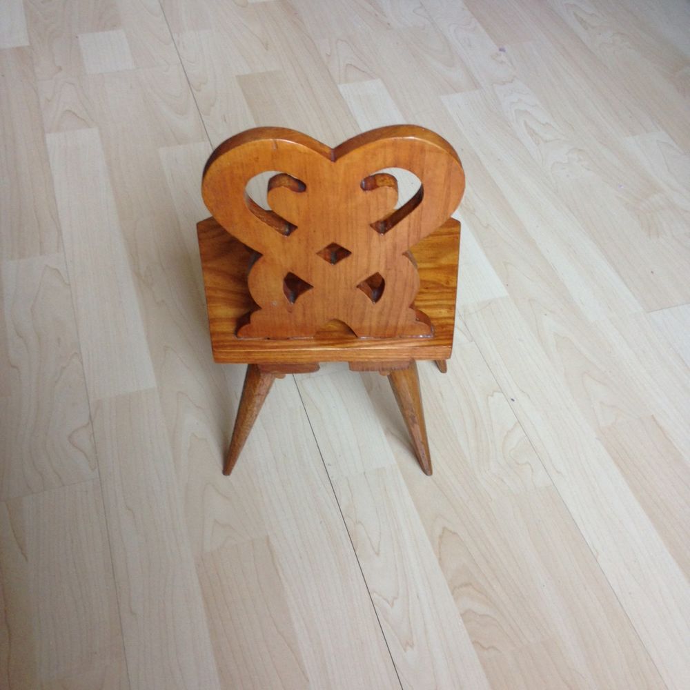 Petite chaise d&eacute;corative en bois Décoration