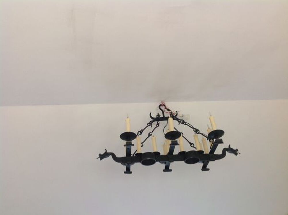 Plafonnier fer forg&eacute; dragon avec 16 bougies Dcoration