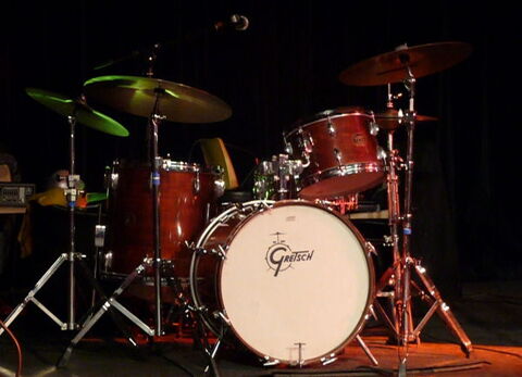 Batterie Gretch modle Rosewood 1981 1500 Bordeaux (33)