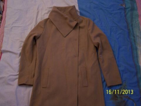 VESTE OU PETIT MANTEAU BENETTON NEUF TAILLE 44 85 Issy-les-Moulineaux (92)