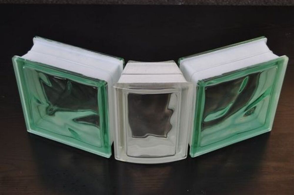 Briques de verre cintr&eacute;es &agrave; 45&deg; Bricolage