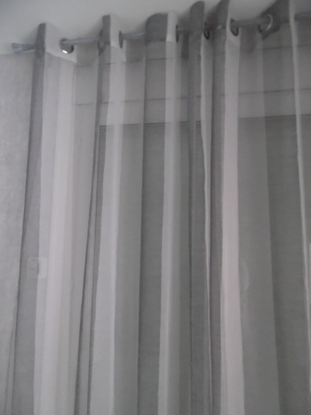 voilages 140 x 230 cm, motifs bandes tons gris et blanc Décoration