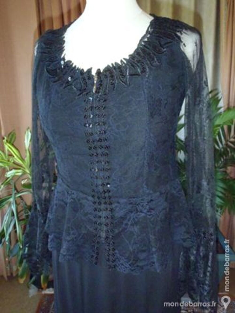 ENSEMBLE EN DENTELLE NOIR t42 Vêtements