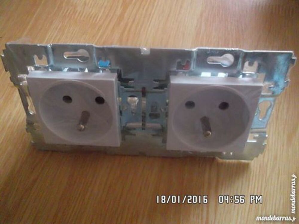 2 prises doubles KALYA blanc Bricolage