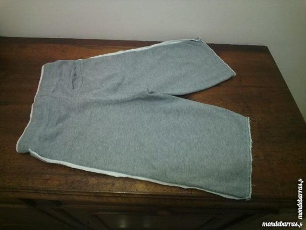 Short molletonn&eacute; gris OKA&Iuml;DI SPORT 7 ans - TBE Vêtements enfants