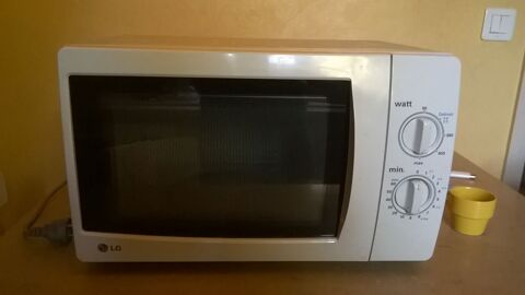 Vend micro onde 20 Saint-Savin (33)