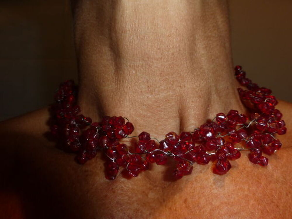 RAS DE COU perles bordeaux Bijoux et montres