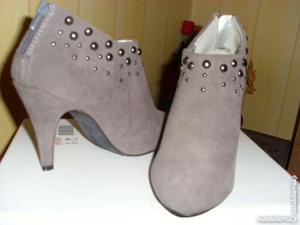 BOOTS gris neuf pointure 38 Chaussures