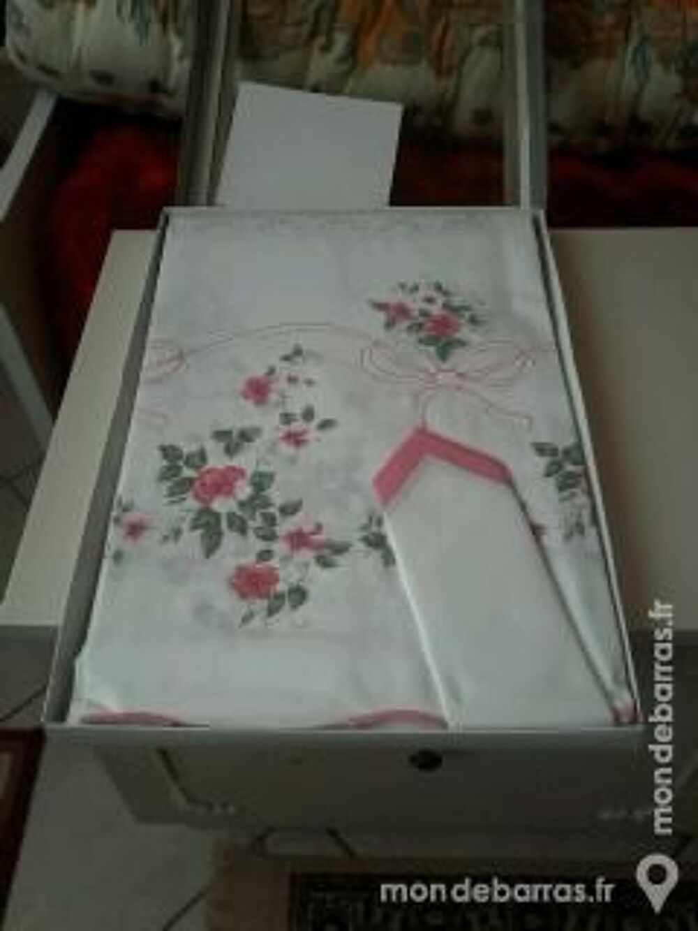 NAPPE FLEURIE NEUVE + 8 SERVIETTES Décoration