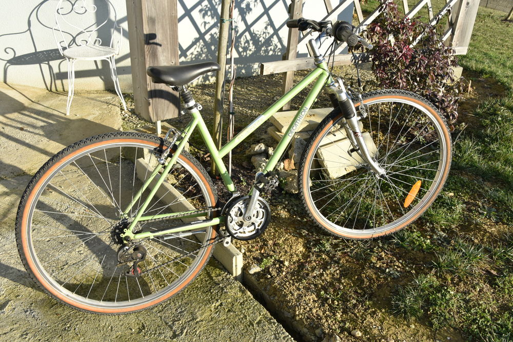 VELO VTC FEMME DECATHLON RIVERSIDE 3,3 Vélos