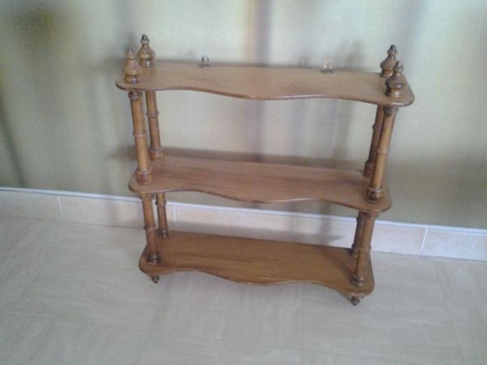 &Eacute;tag&egrave;re ancienne Décoration