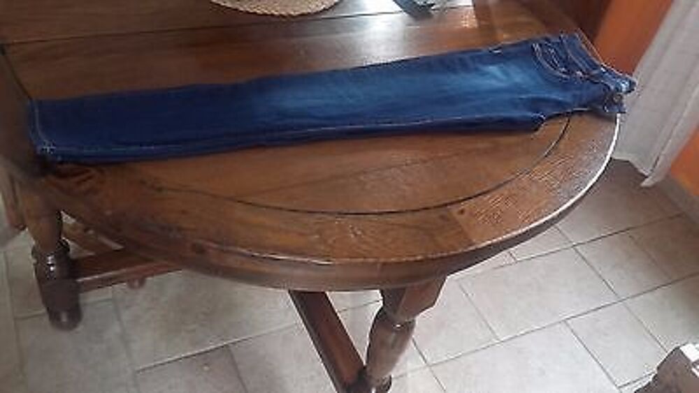 JEANS NEUF Vêtements