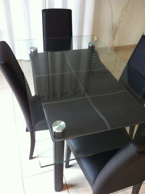 Table a manger en verre et cuir 550 Saint-Jean-de-Braye (45)